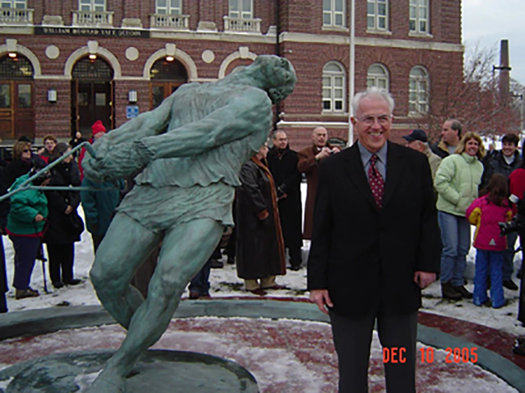 Harold Connolly with his statue