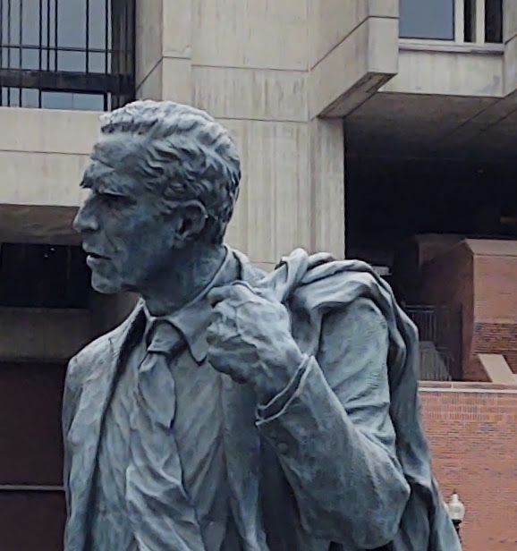 cc_kevin white statue.mq
